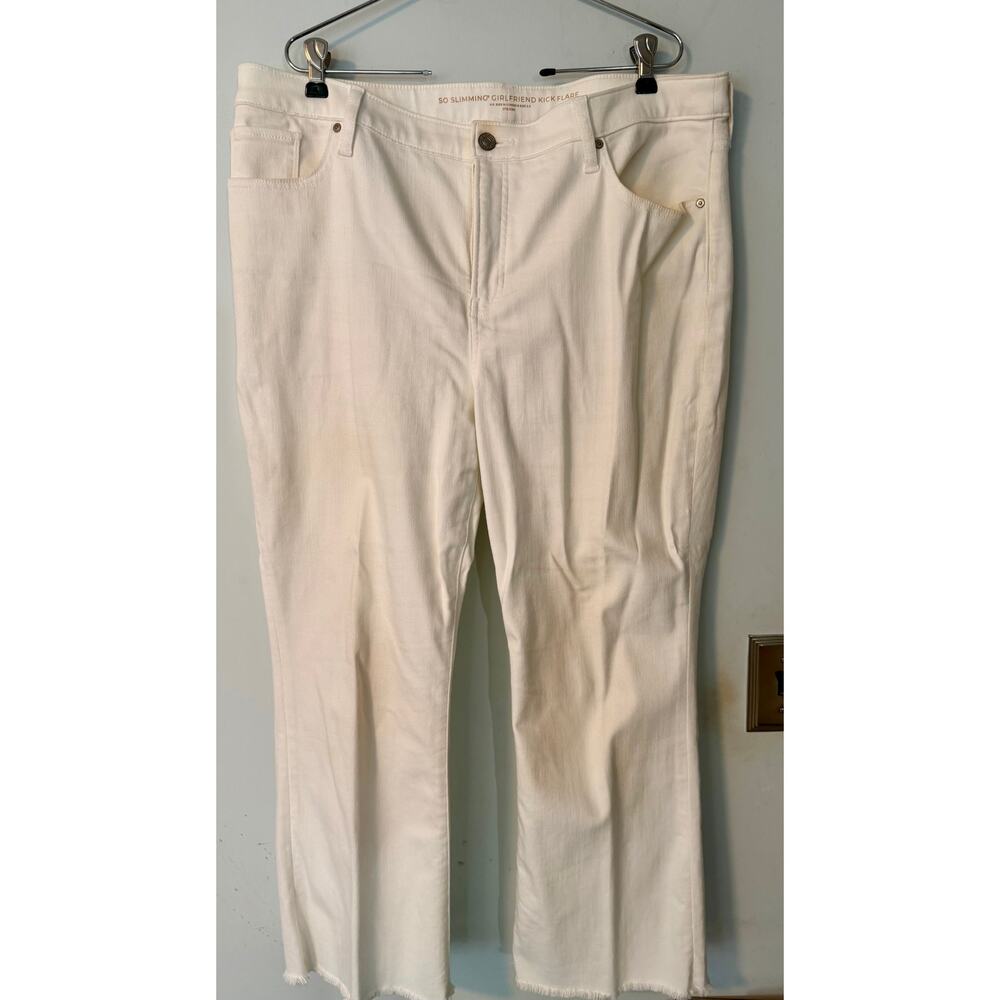 Chico's 2.5 (14) So Slimming White Girlfriend Kick Flare Crop Jean worn 1x